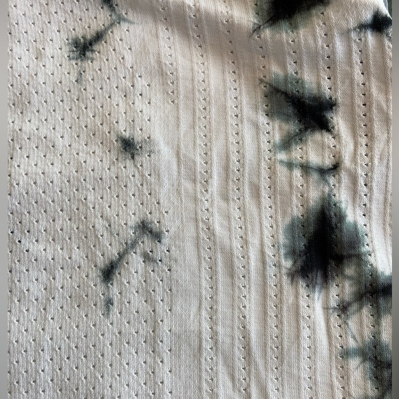 Lululemon crop tank top, size 4 - Picture 4 of 4